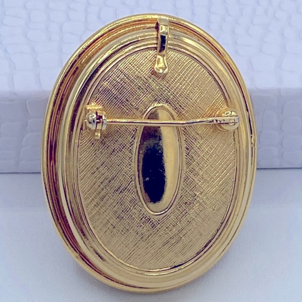 Vintage Gold Toned Carved Cameo Perfume Locket Brooch/Pendant Beautiful Elegant - Picture 2 of 7